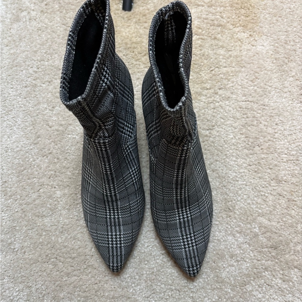 1901 heel booties